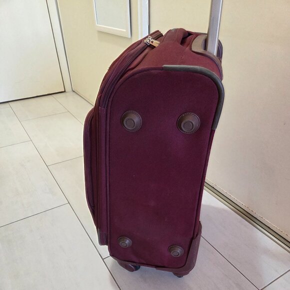 Sturdy Travel Carry-on Bag on Wheels - Picture 3 of 8